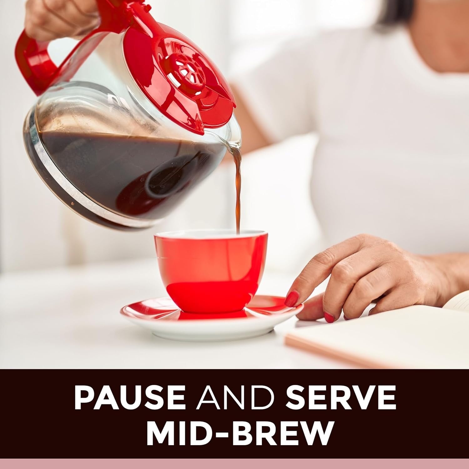 Cafetière rouge 12 tasses avec carafe en borosilicate, arrêt automatique, filtre réutilisable et technologie anti-goutte