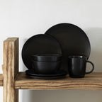 Service de table 16 pièces pour 4 personnes | Tasses, assiettes à salade, bols et saladiers, résistant aux éclats et aux fissures, noir mat