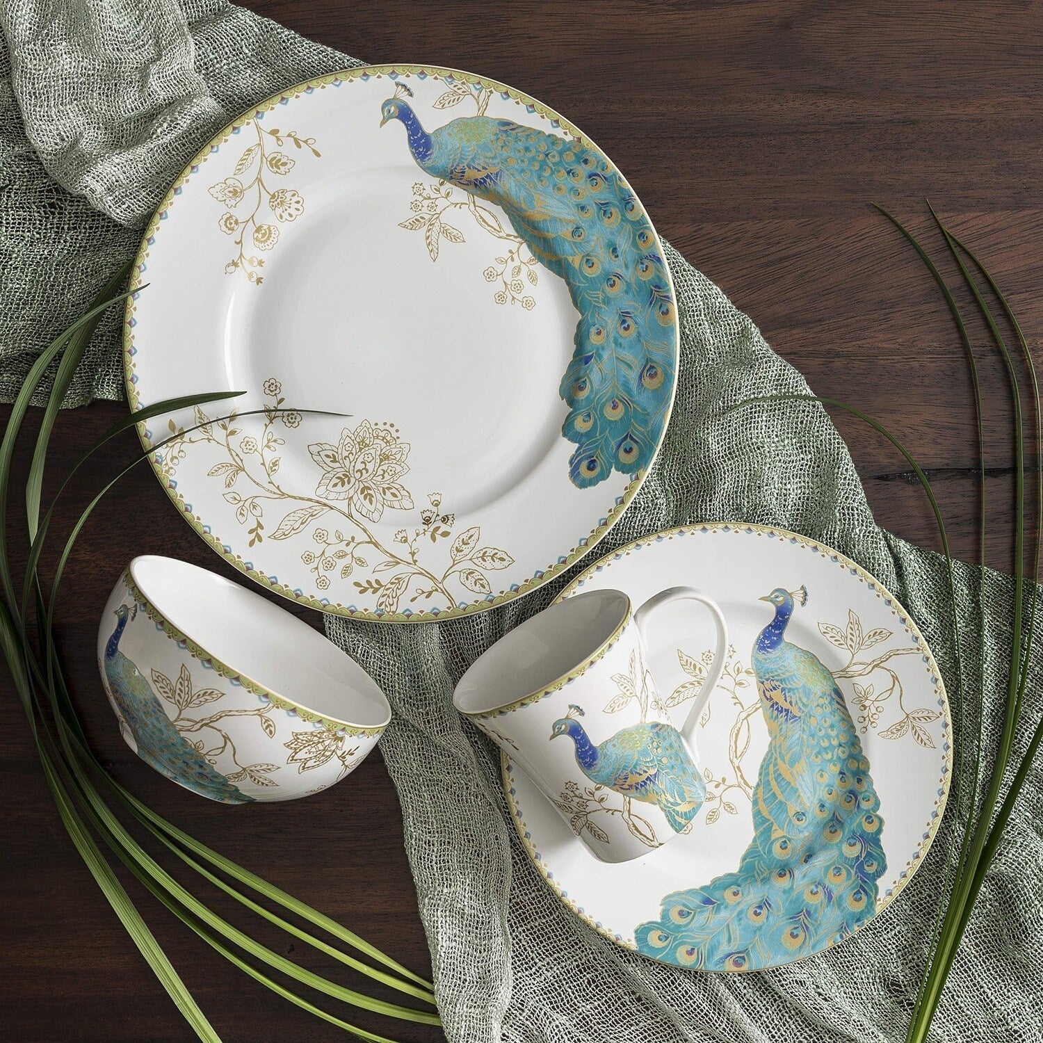 Service de table 16 pièces en porcelaine 222 Fifth Peacock Garden, avec assiettes rondes, bols et tasses, blanc