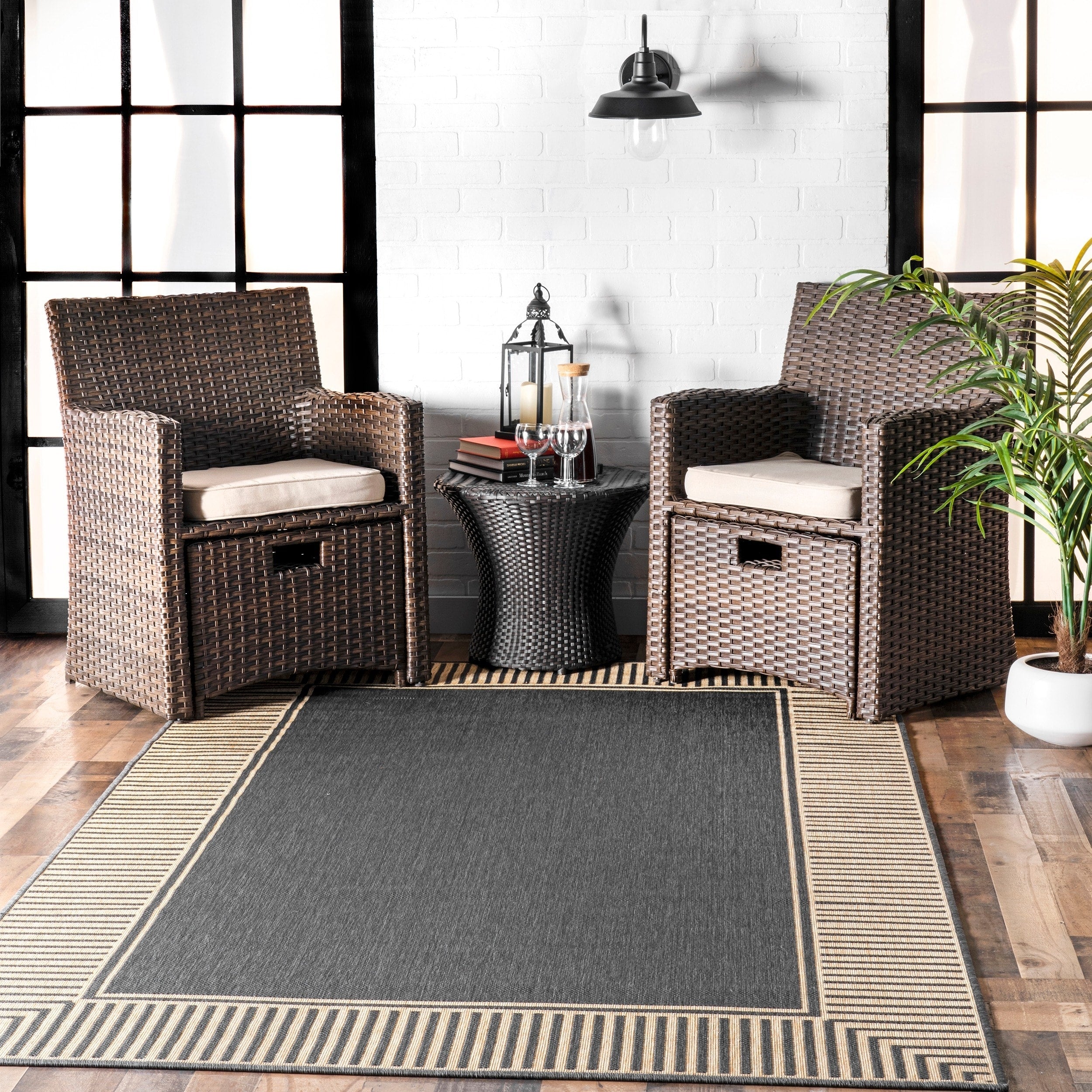 Tapis d'intérieur/extérieur classique à bordures Nuloom Leah