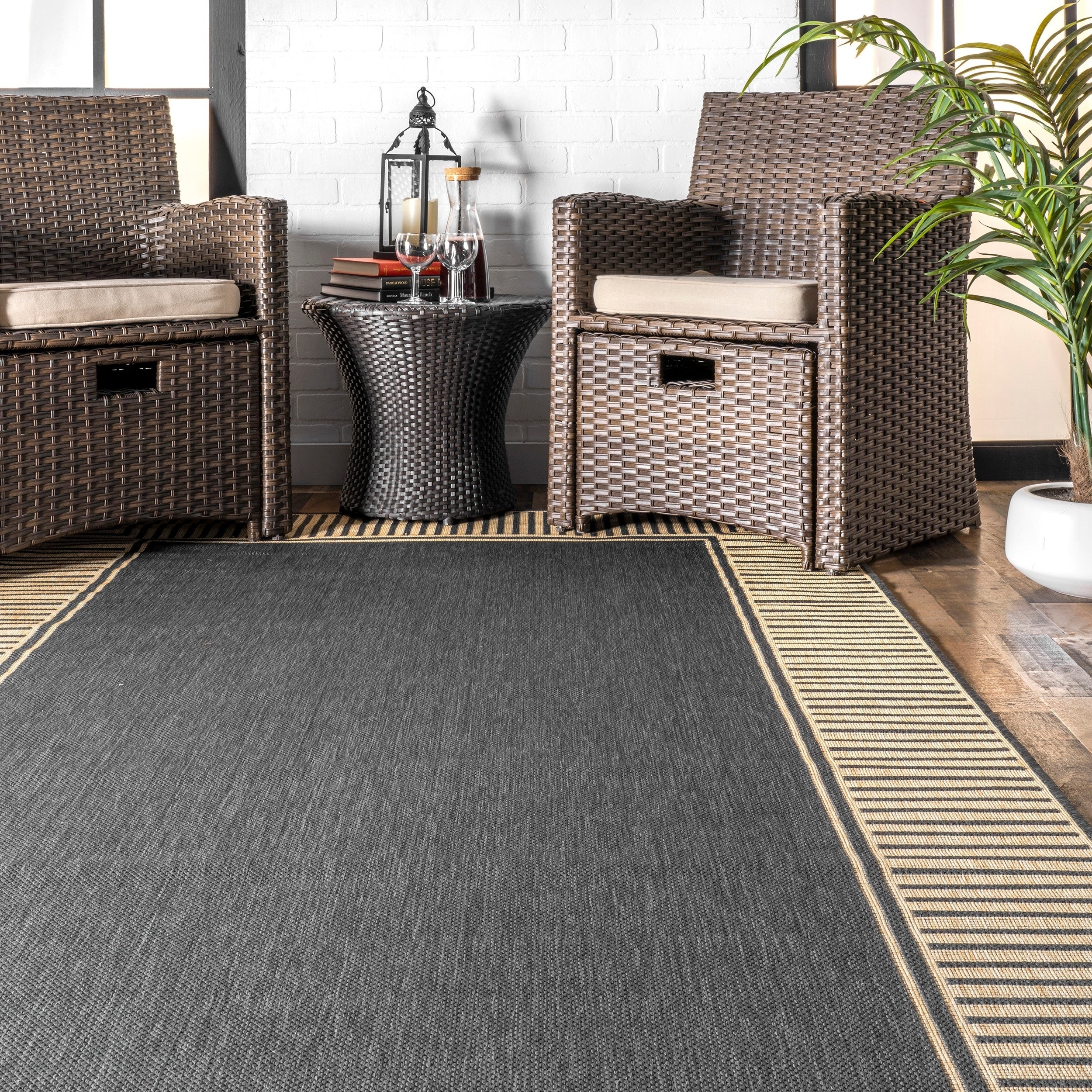 Tapis d'intérieur/extérieur classique à bordures Nuloom Leah