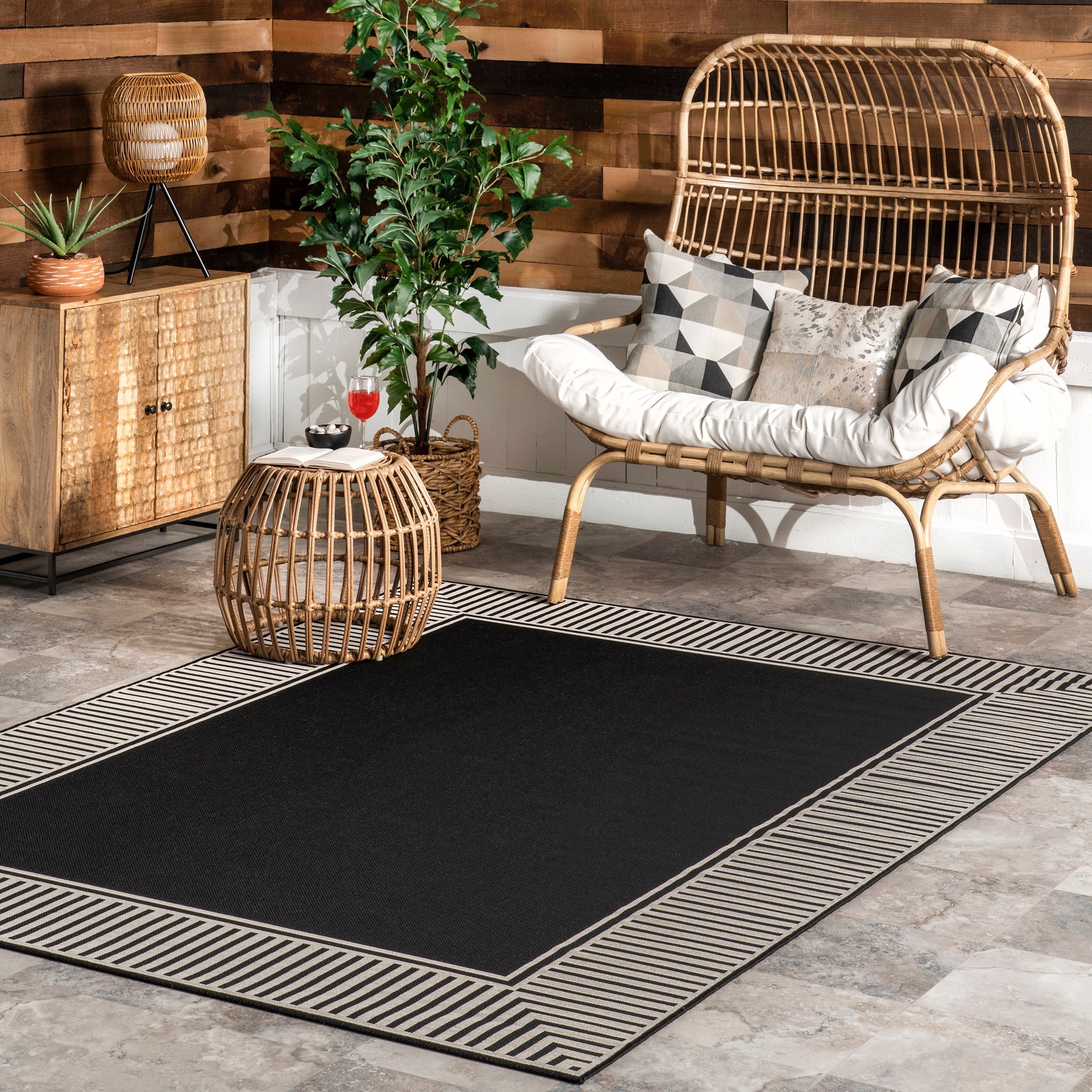 Tapis d'intérieur/extérieur classique à bordures Nuloom Leah