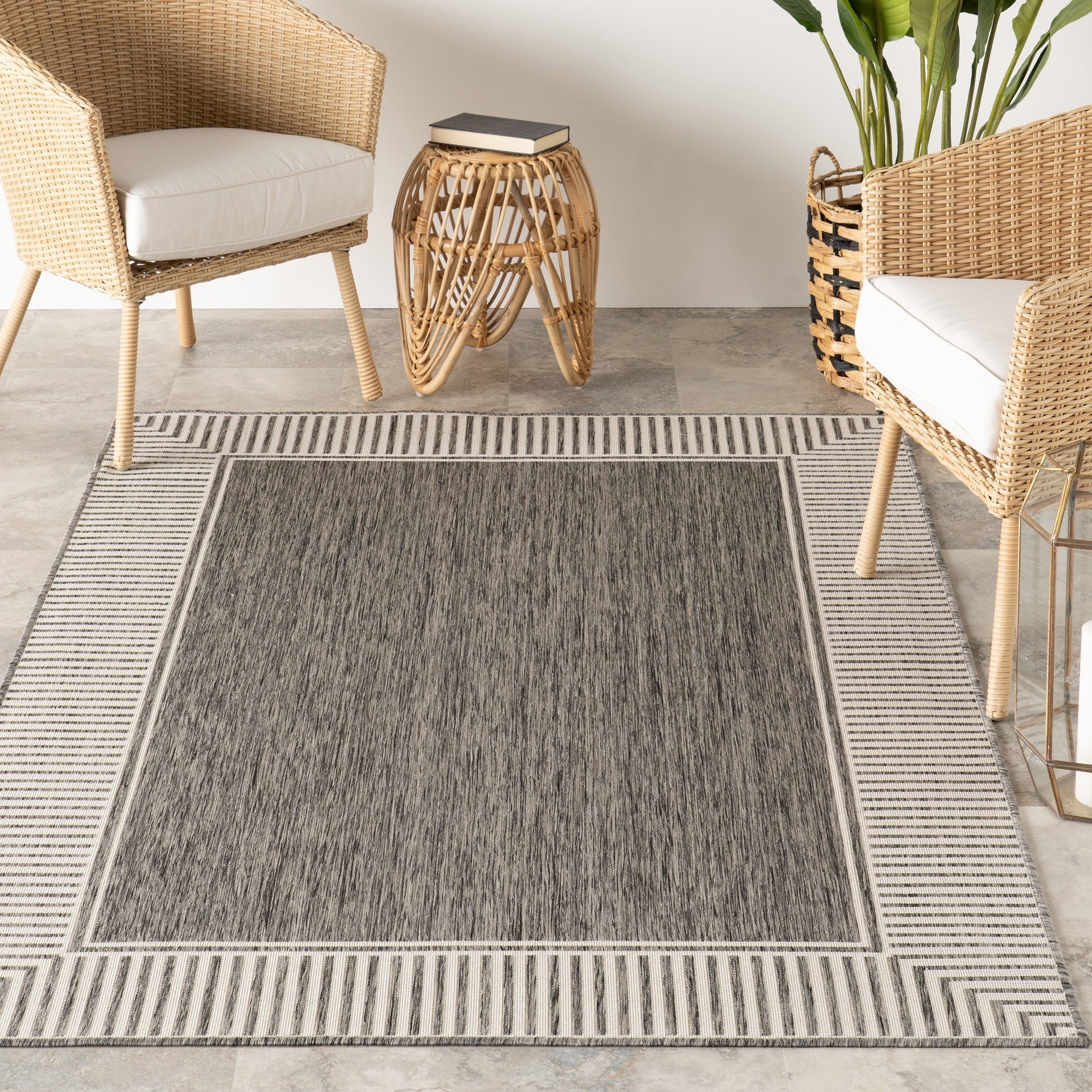 Tapis d'intérieur/extérieur classique à bordures Nuloom Leah