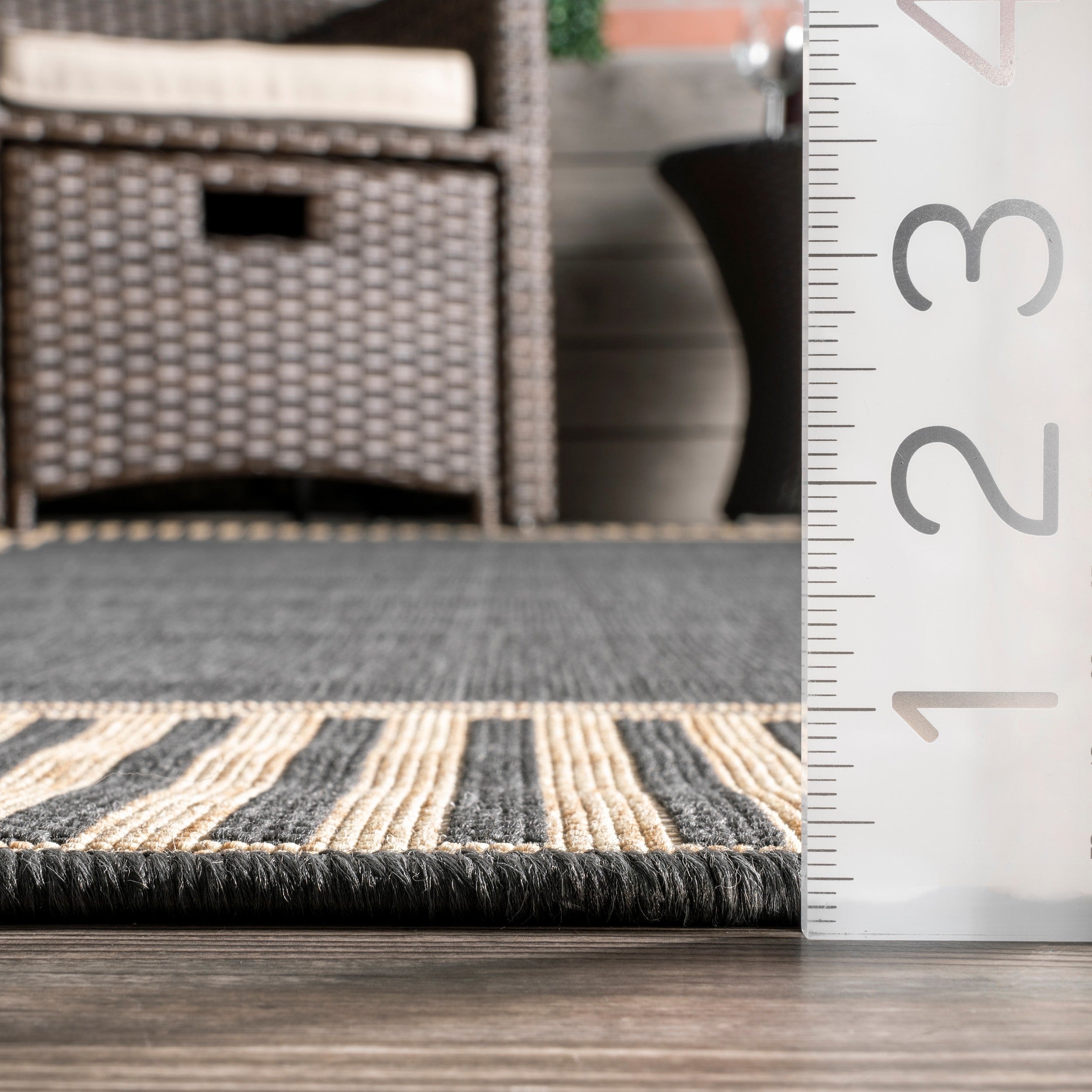 Tapis d'intérieur/extérieur classique à bordures Nuloom Leah