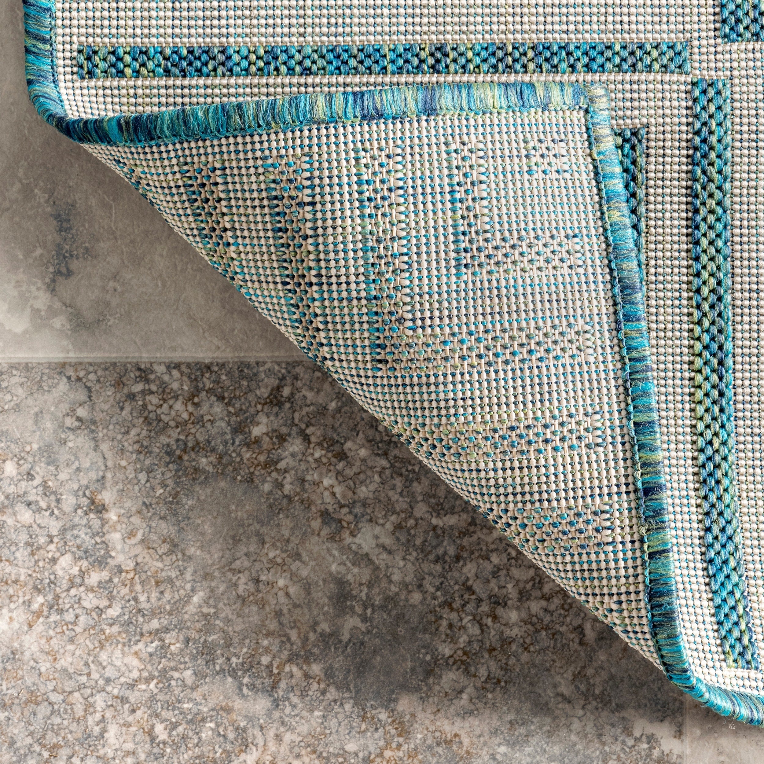 Tapis d'intérieur/extérieur classique à bordures Nuloom Leah