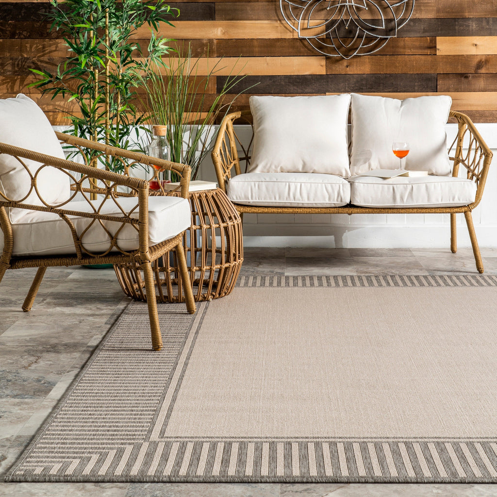 Tapis d'intérieur/extérieur classique à bordures Nuloom Leah