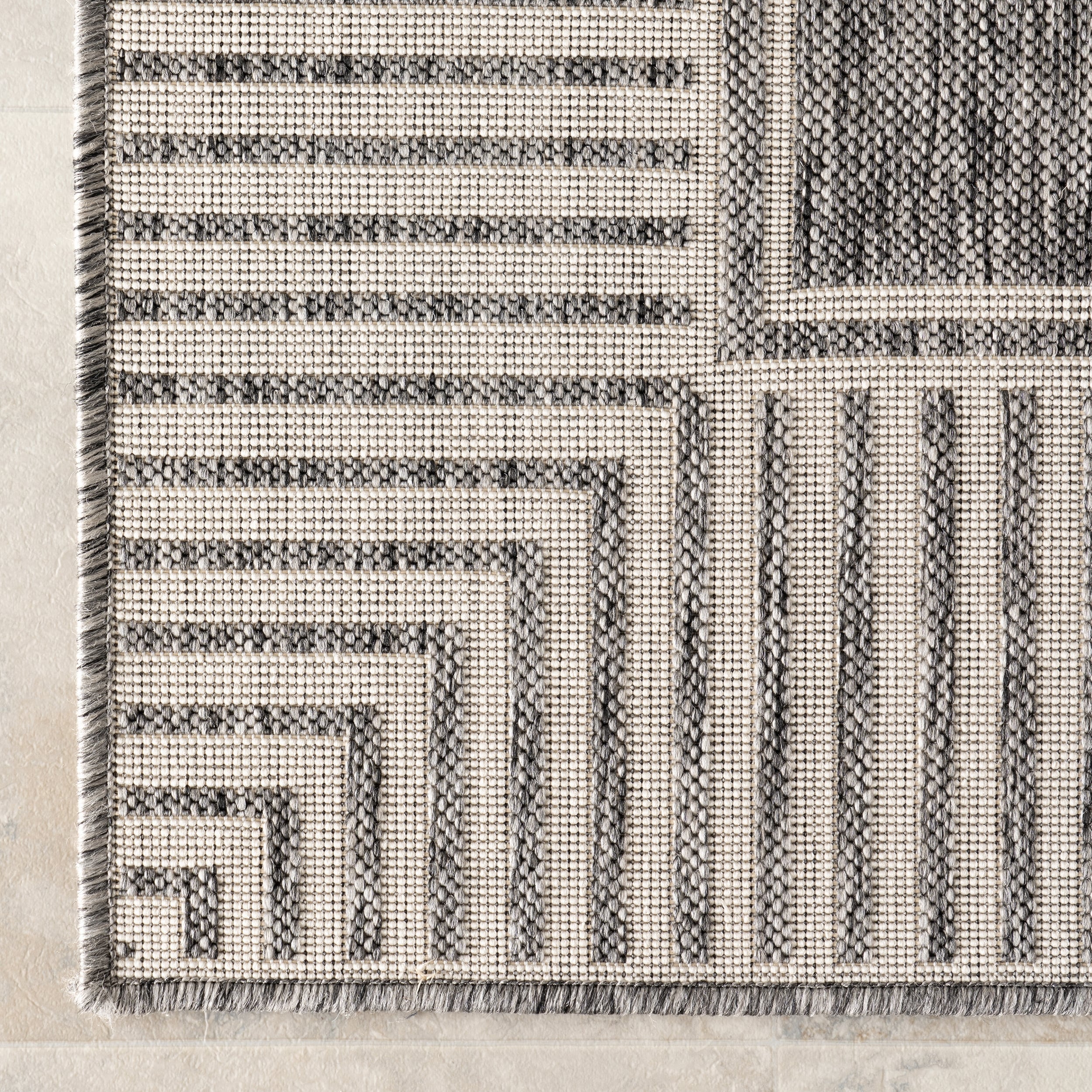 Tapis d'intérieur/extérieur classique à bordures Nuloom Leah