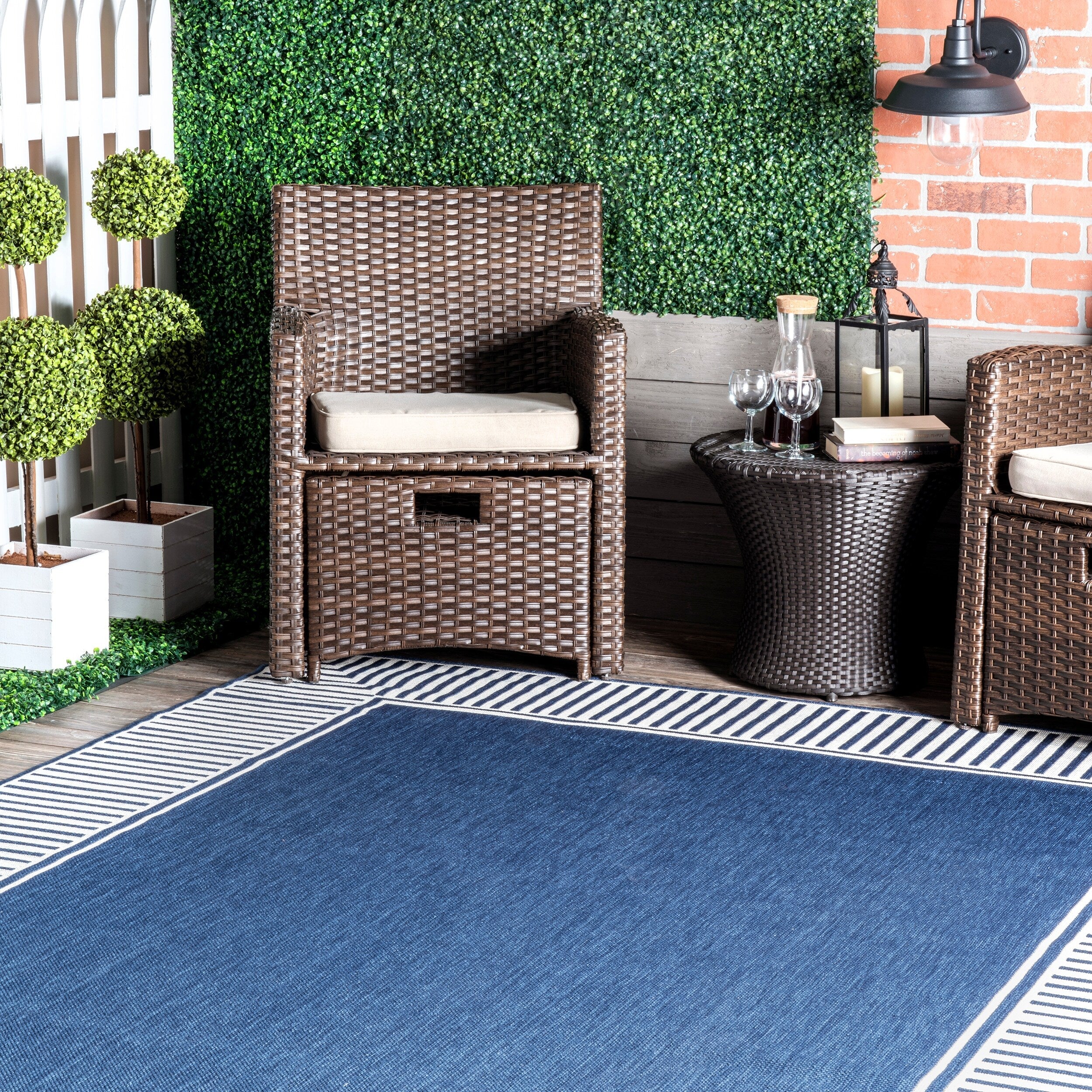 Tapis d'intérieur/extérieur classique à bordures Nuloom Leah