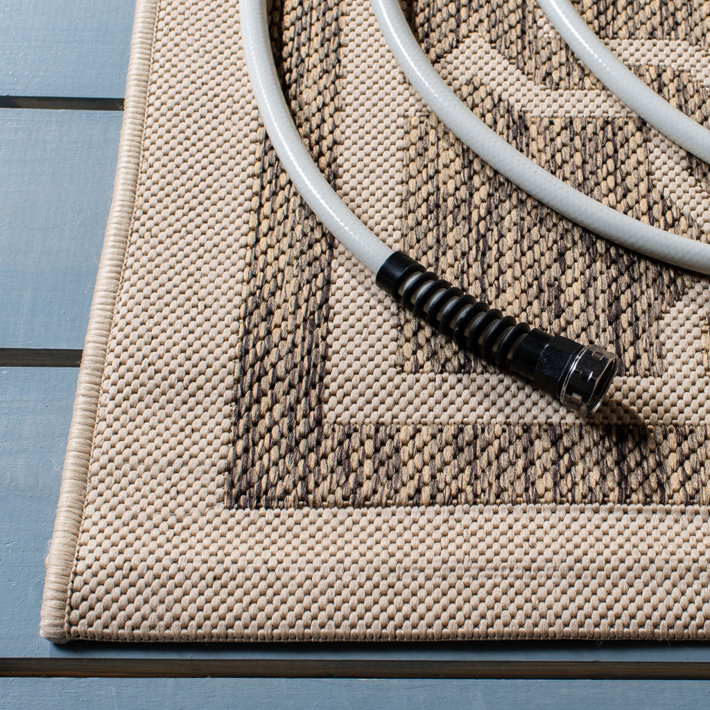 Tapis de jardin imperméable pour intérieur/extérieur SAFAVIEH Courtyard Gulsin