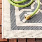 Tapis de jardin imperméable pour intérieur/extérieur SAFAVIEH Courtyard Gulsin