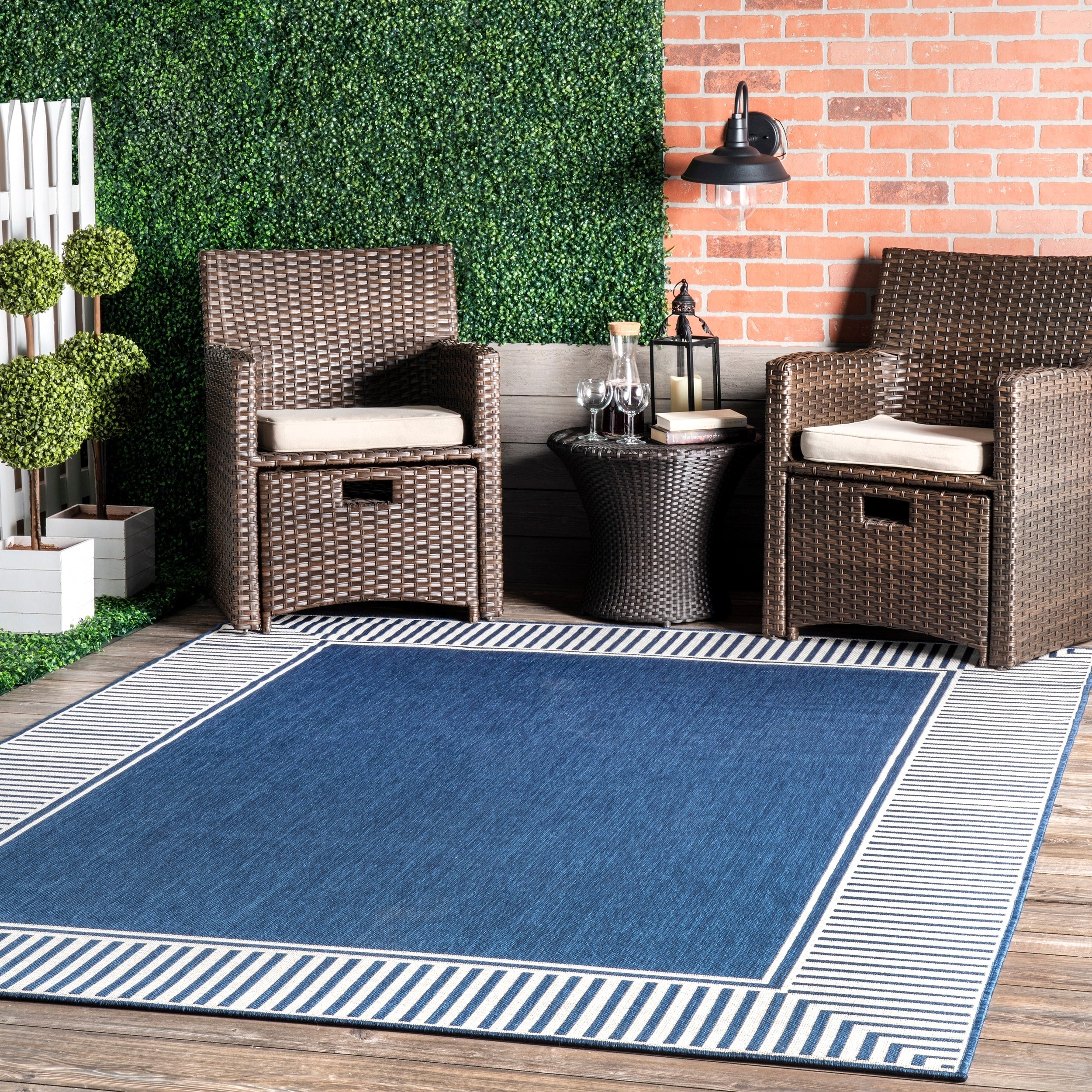 Tapis d'intérieur/extérieur classique à bordures Nuloom Leah
